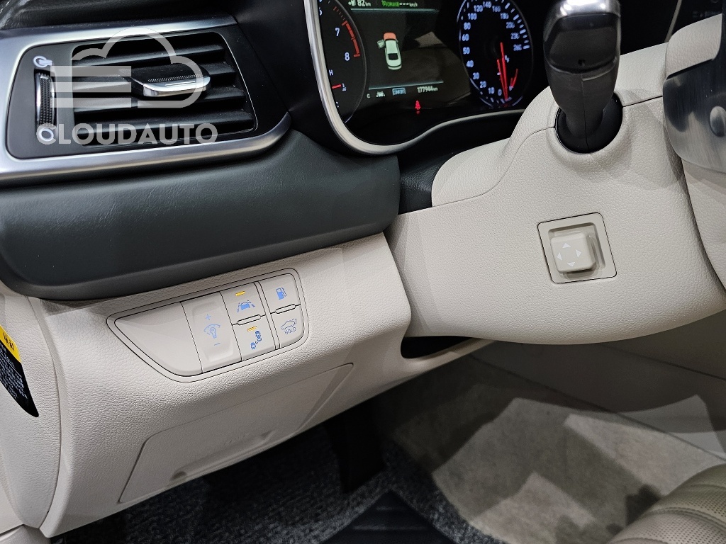 2019 Genesis G70 2.0T - Image 17
