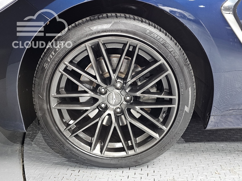 2019 Genesis G70 2.0T - Image 5