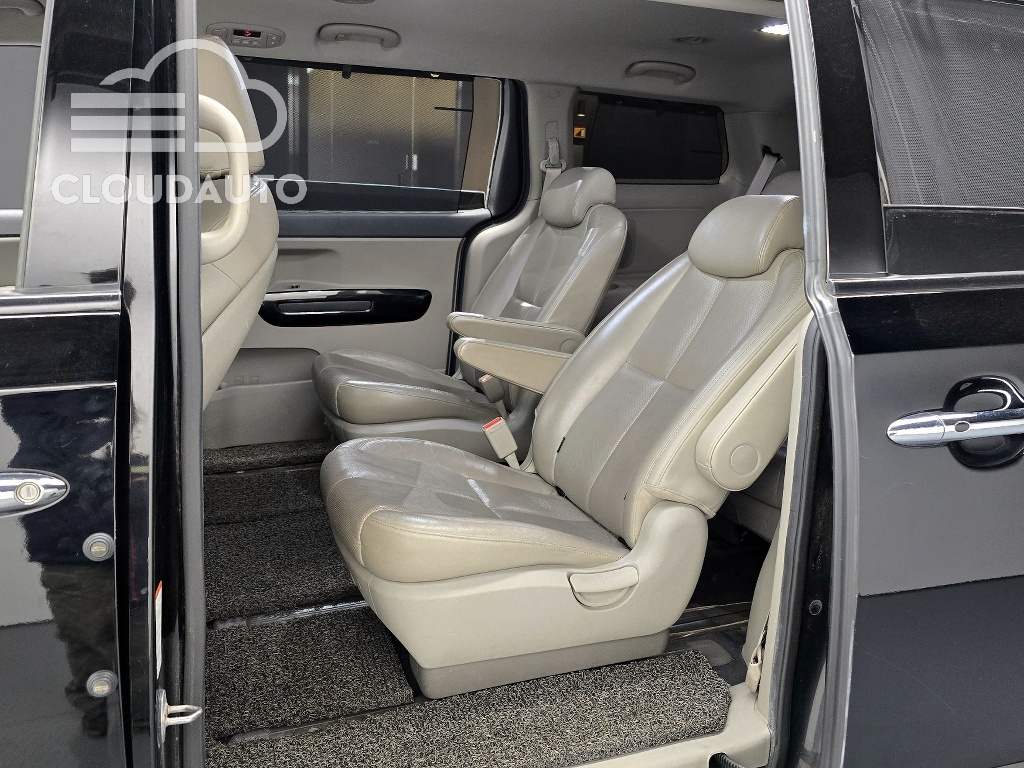 2016 Kia Carnival 9 Noblesse - Image 12