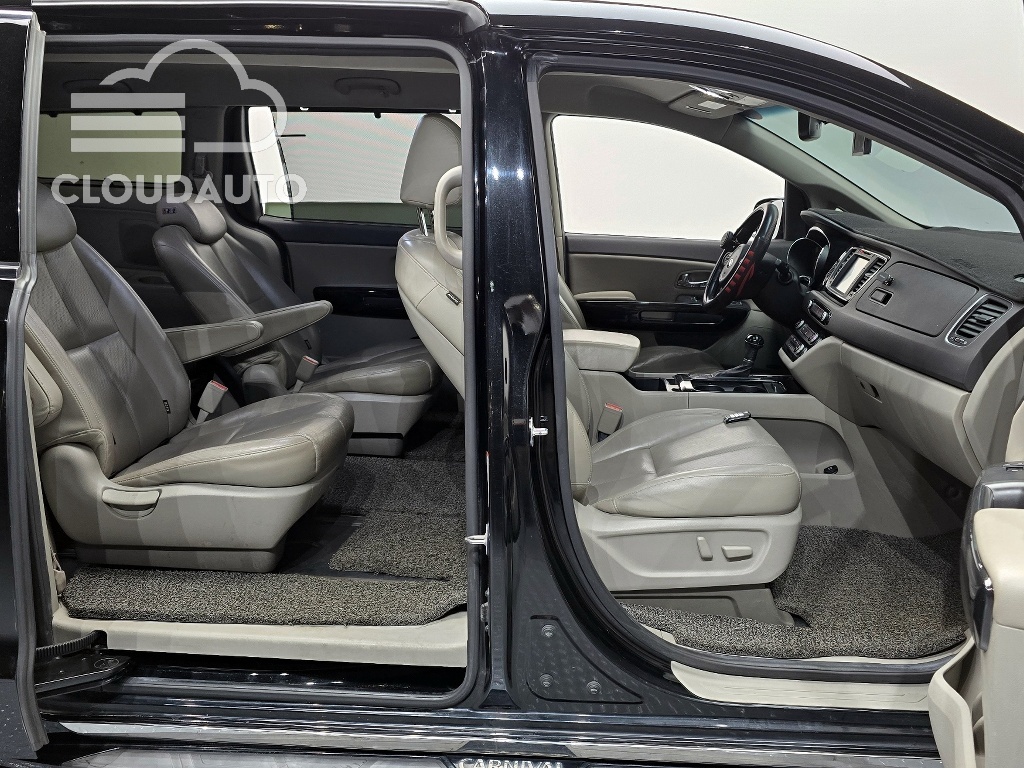 2016 Kia Carnival 9 Noblesse - Image 10