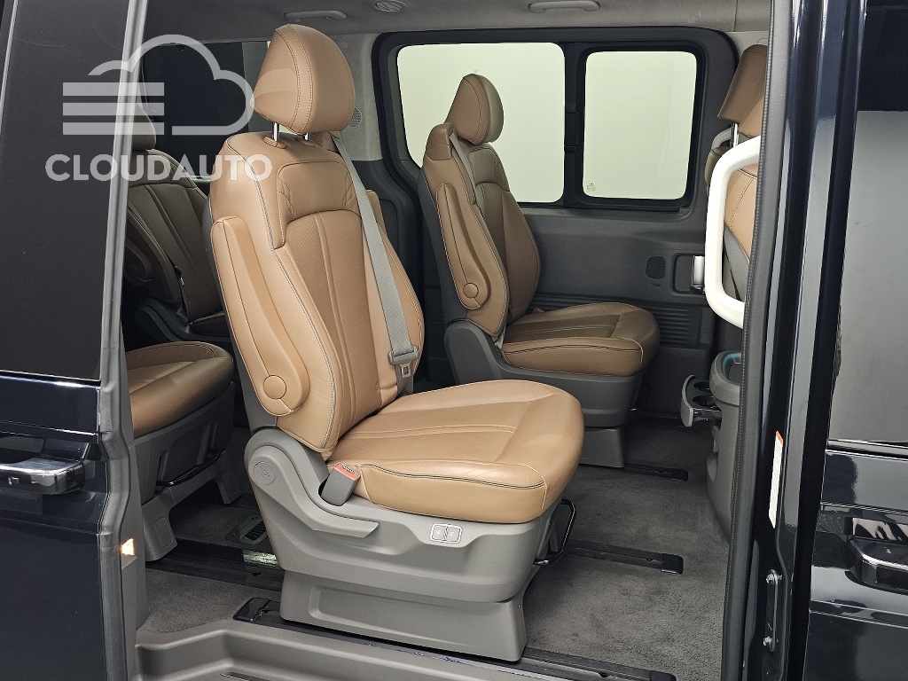 2022 Hyundai Staria 4WD 9 - Image 11