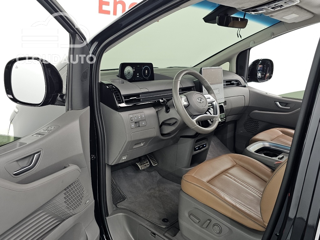 2022 Hyundai Staria 4WD 9 - Image 12