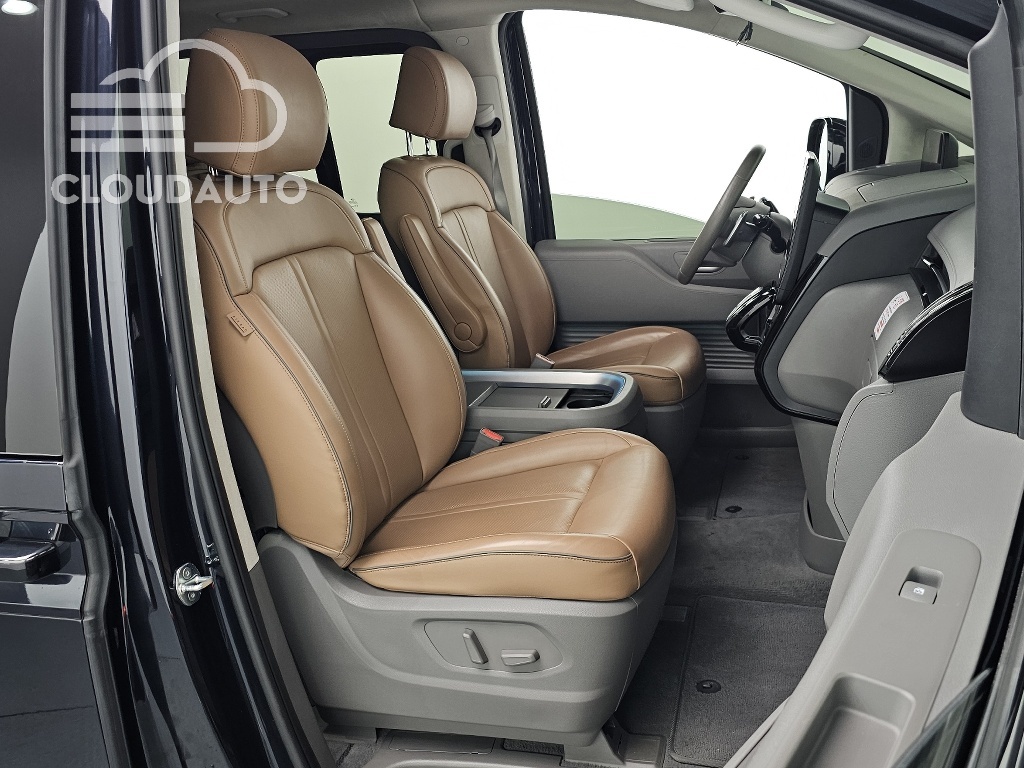 2022 Hyundai Staria 4WD 9 - Image 10