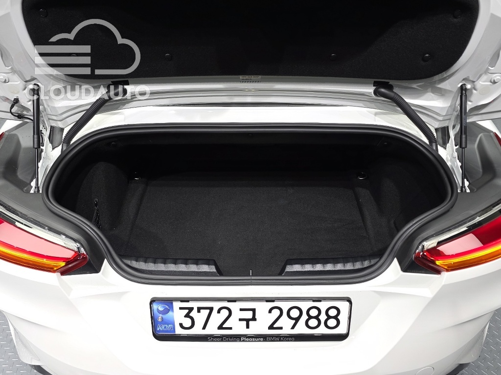 2024 BMW Z4 sDrive20i M Sports - Image 11