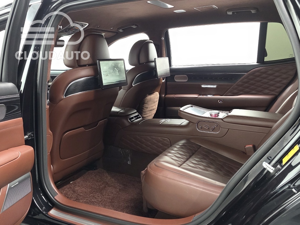 2022 Genesis G90 Gasoline 3.5 Turbo e-S/C AWD LWB - Image 12