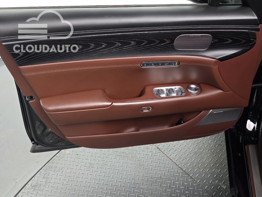 2022 Genesis G90 Gasoline 3.5 Turbo e-S/C AWD LWB - Image 24