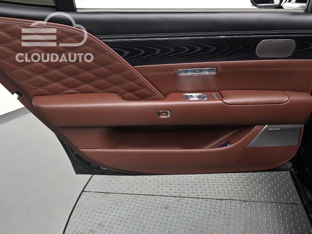 2022 Genesis G90 Gasoline 3.5 Turbo e-S/C AWD LWB - Image 25