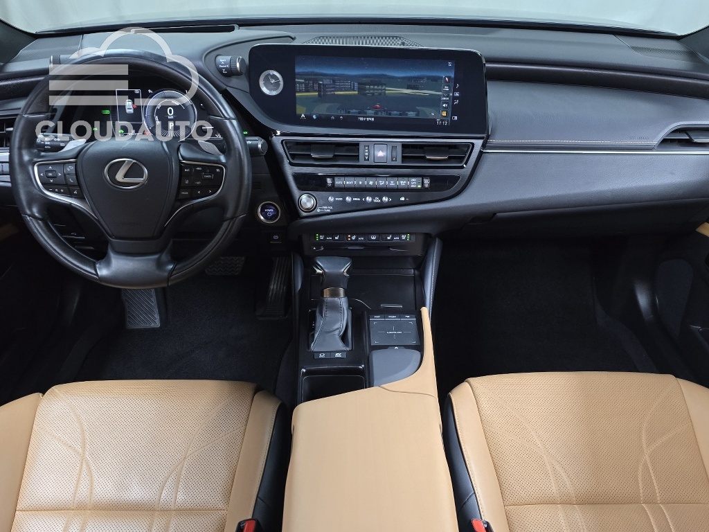 2022 Lexus ES300h Luxury Plus - Image 7