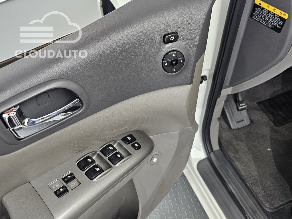 2013 Kia Carnival Grand GLX - Image 16