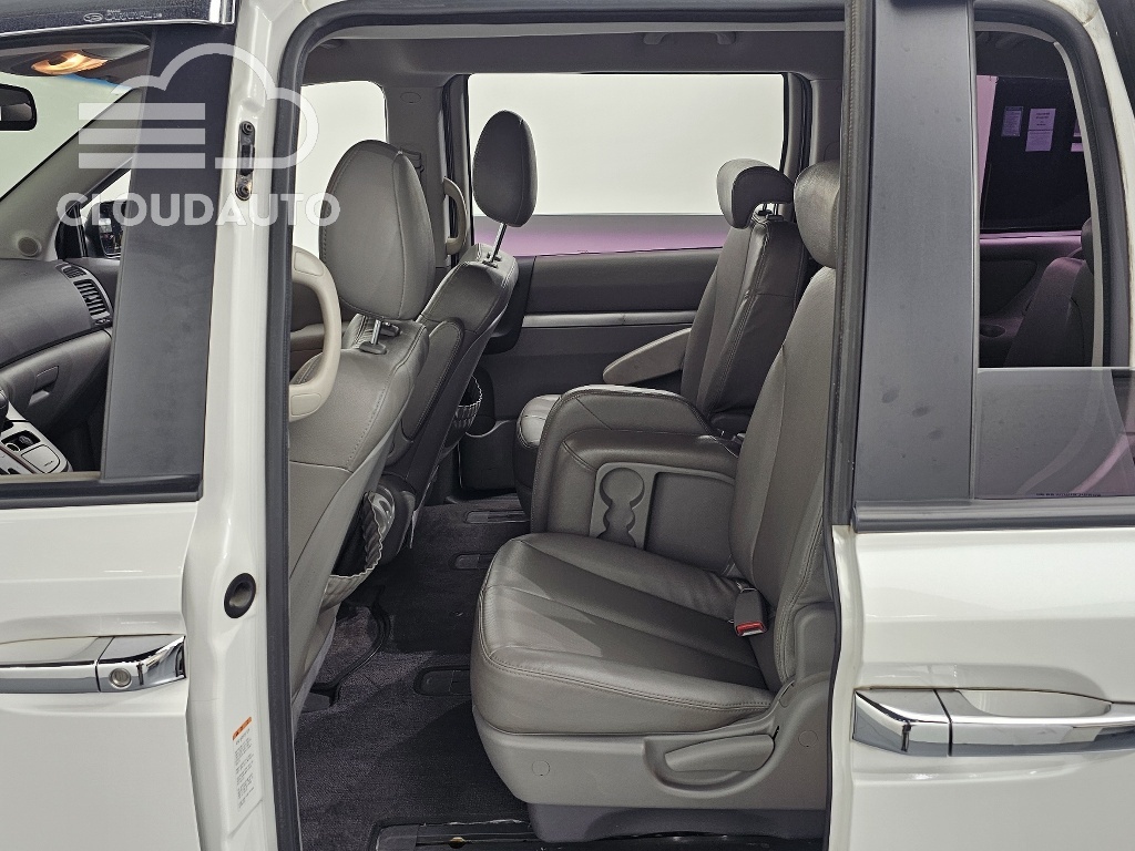2013 Kia Carnival Grand GLX - Image 26