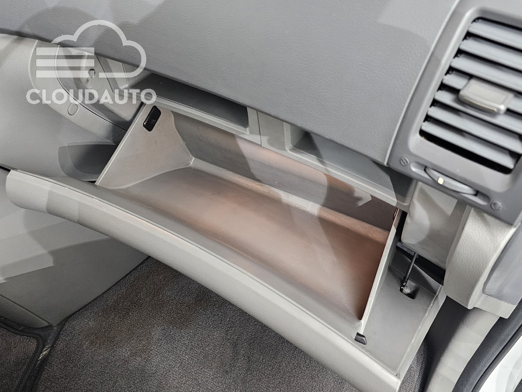 2013 Kia Carnival Grand GLX - Image 31