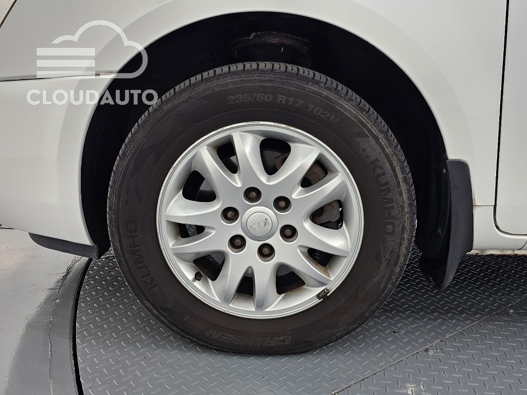 2013 Kia Carnival Grand GLX - Image 5