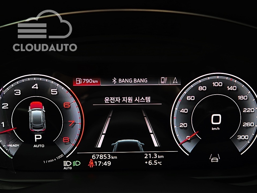 2021 Audi Q8 55 TFSI Premium - Image 11