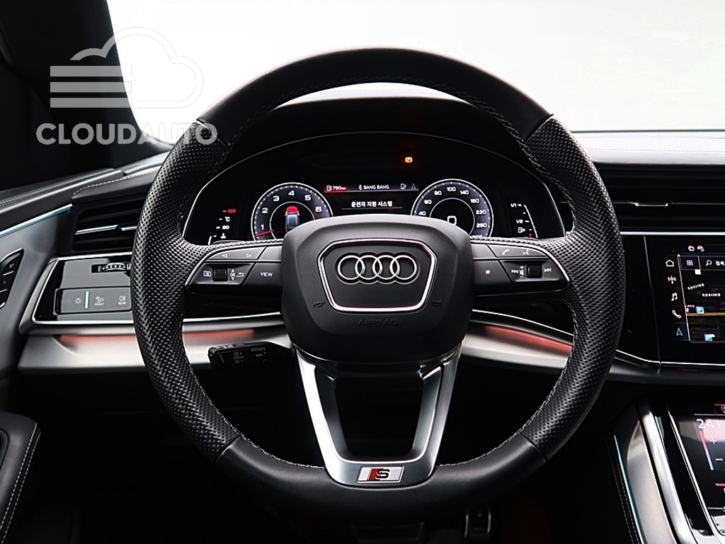 2021 Audi Q8 55 TFSI Premium - Image 13