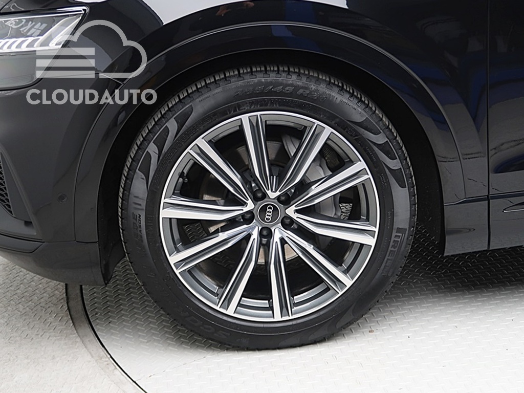 2021 Audi Q8 55 TFSI Premium - Image 5