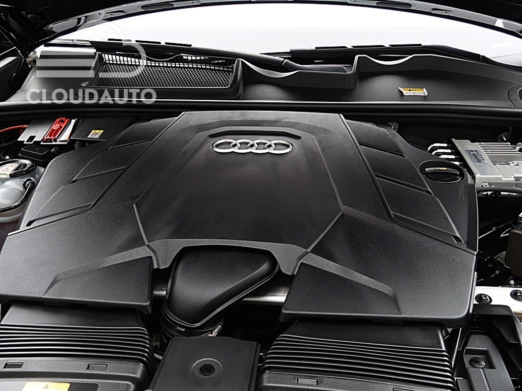 2021 Audi Q8 55 TFSI Premium - Image 6