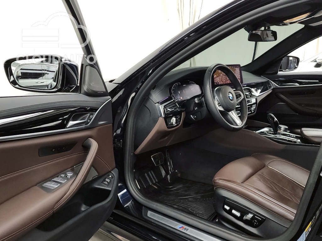 2021 BMW 5 Series 530e M Sports - Image 11