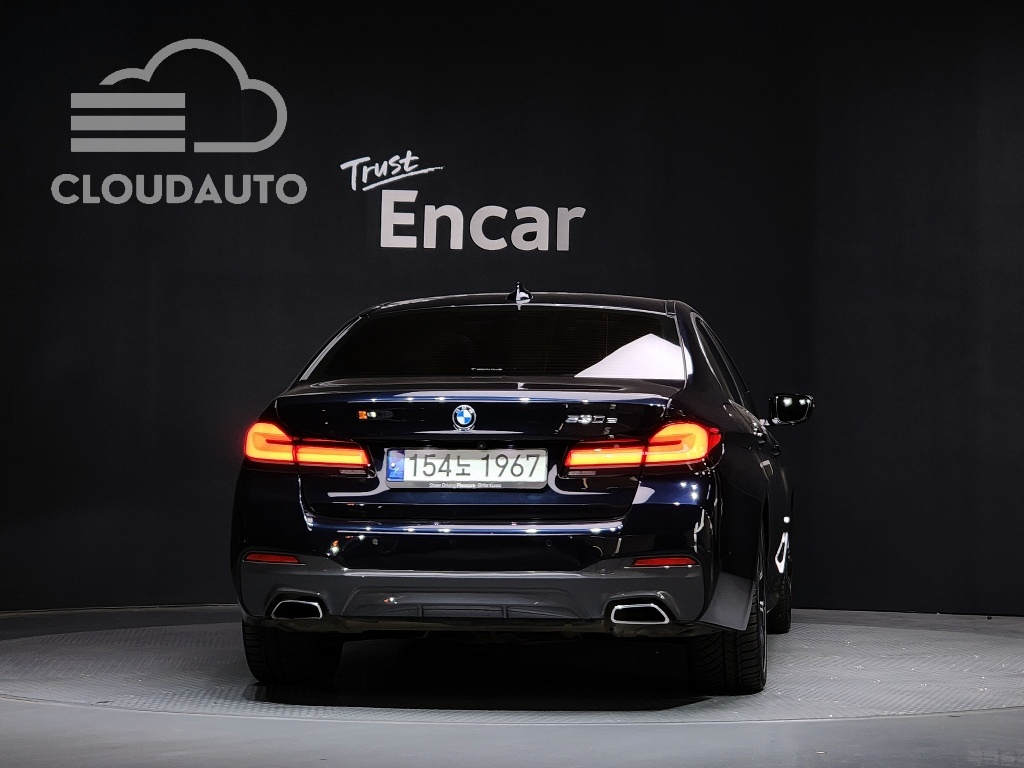 2021 BMW 5 Series 530e M Sports - Image 4