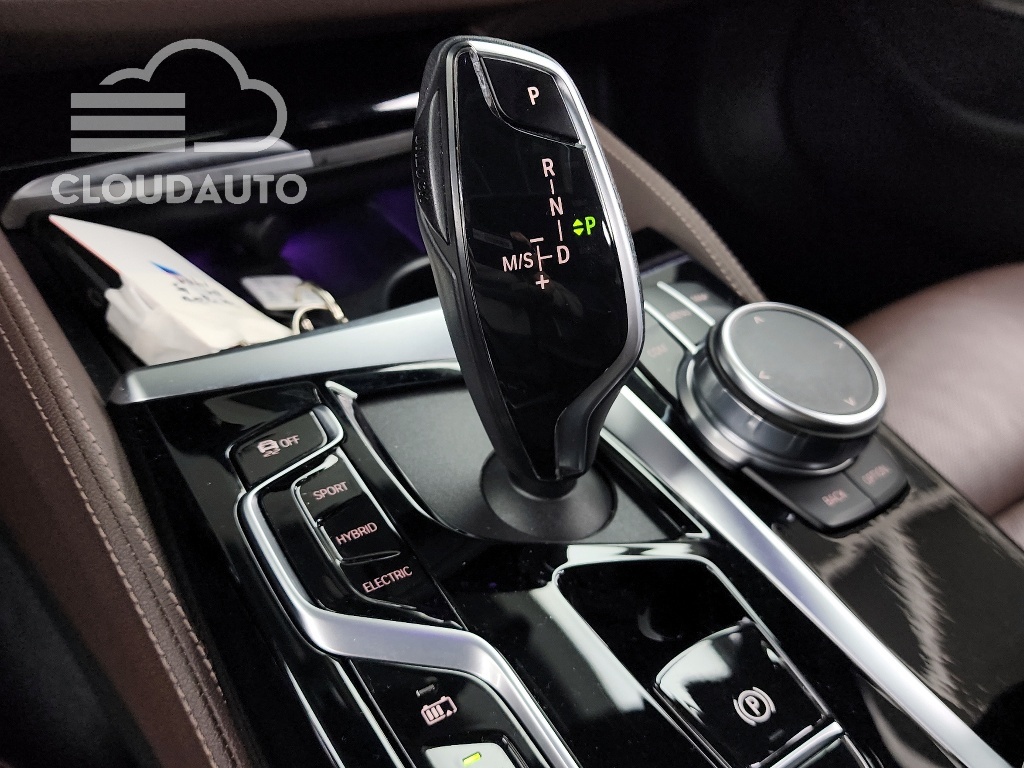 2021 BMW 5 Series 530e M Sports - Image 9
