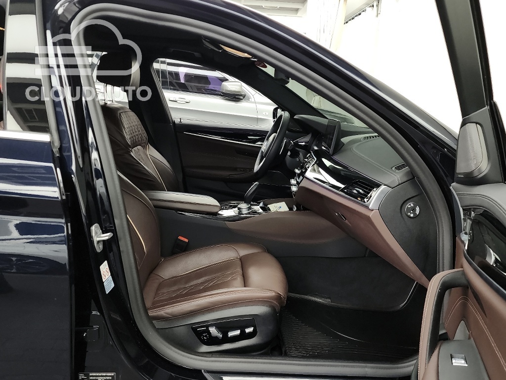 2021 BMW 5 Series 530e M Sports - Image 10