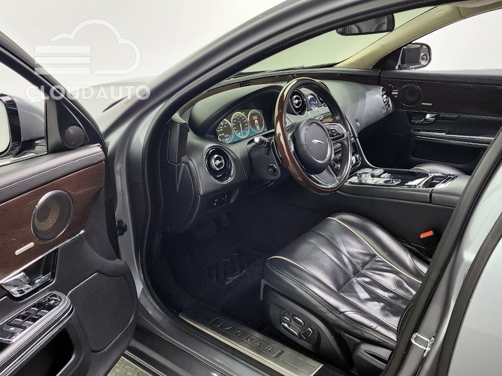 2012 Jaguar XJ 5.0 LWB - Image 10