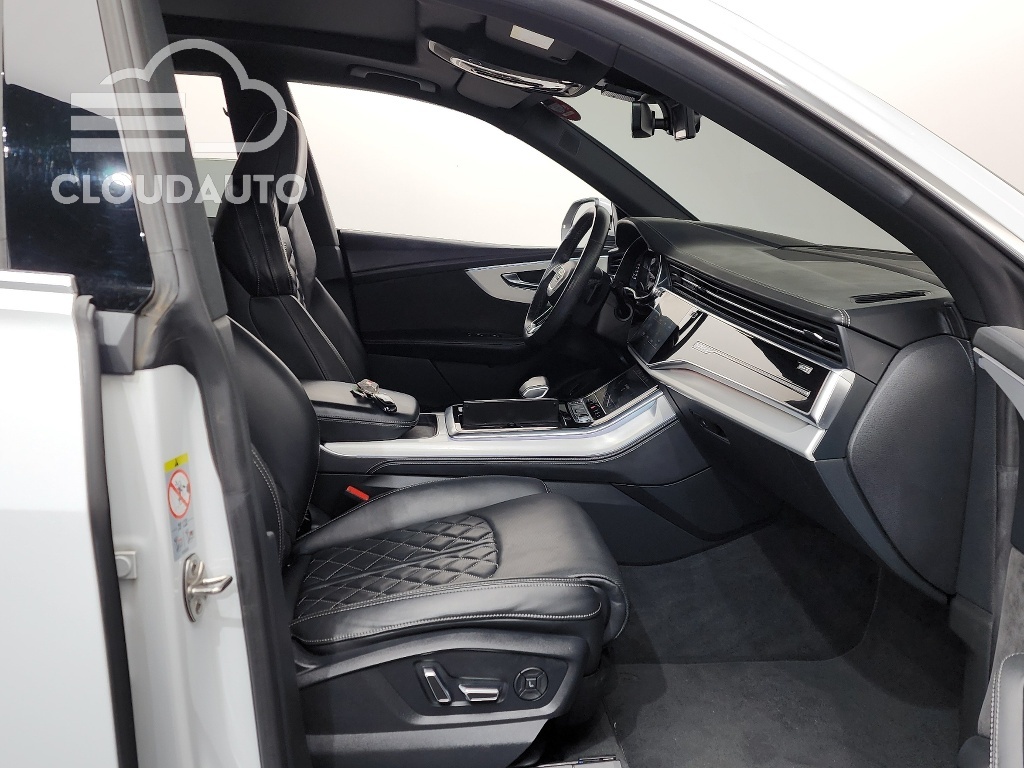 2021 Audi Q8 50 TDI Premium - Image 11