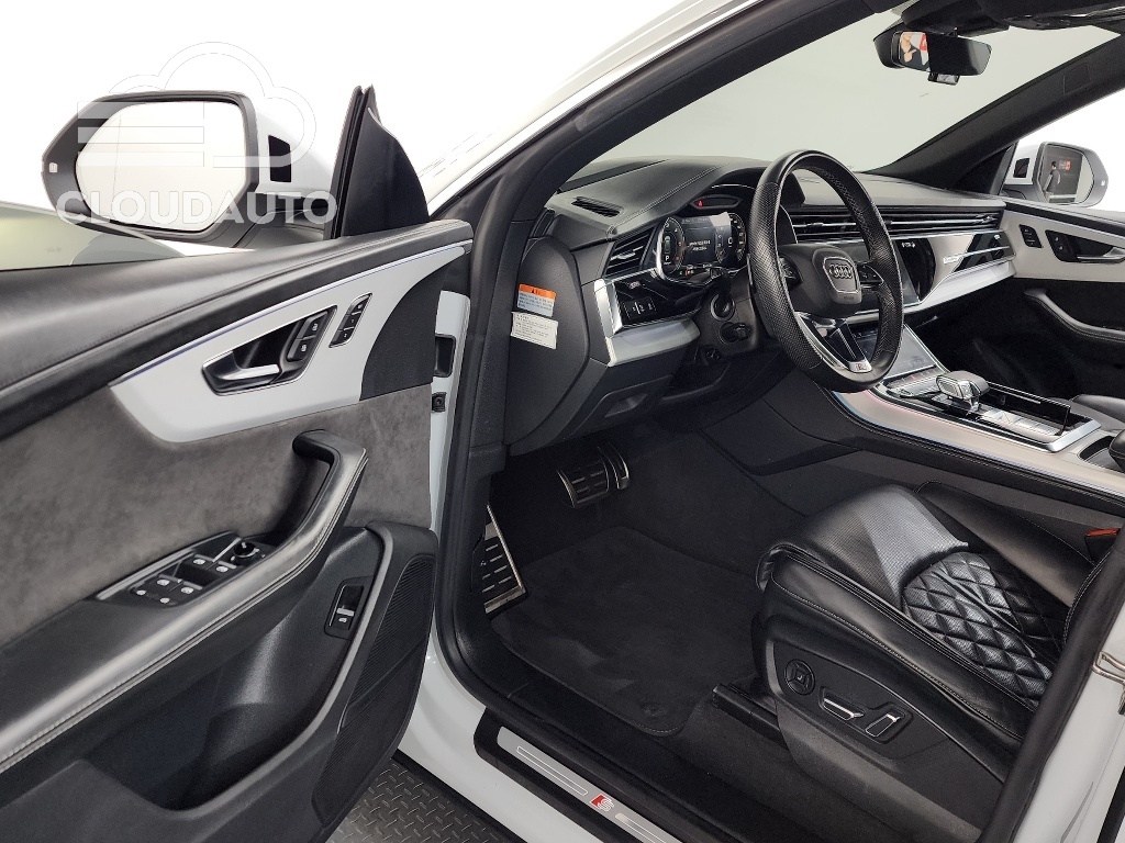 2021 Audi Q8 50 TDI Premium - Image 10