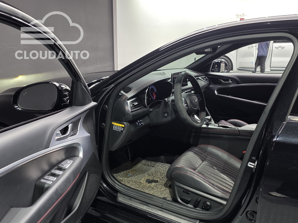 2020 Genesis G70 2.0T - Image 11