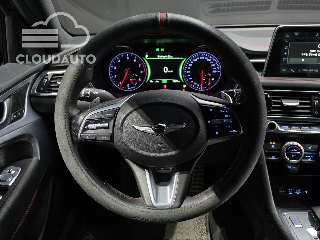 2020 Genesis G70 2.0T - Image 13