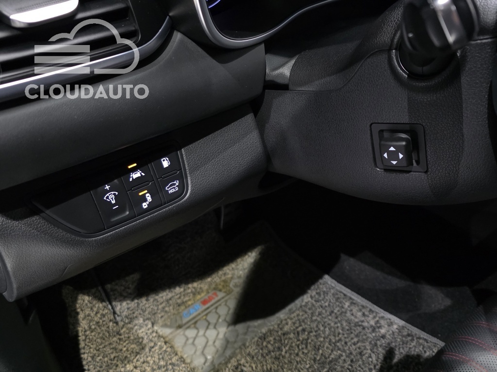 2020 Genesis G70 2.0T - Image 14