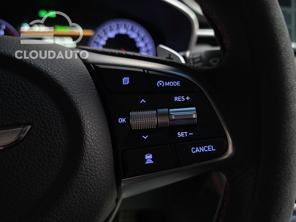 2020 Genesis G70 2.0T - Image 15