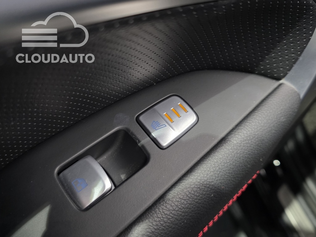 2020 Genesis G70 2.0T - Image 18
