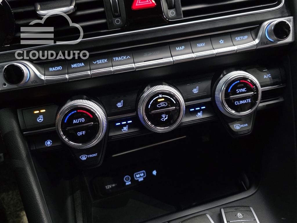 2020 Genesis G70 2.0T - Image 19