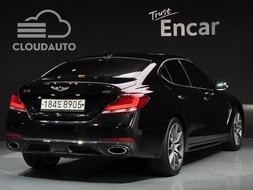 2020 Genesis G70 2.0T - Image 2