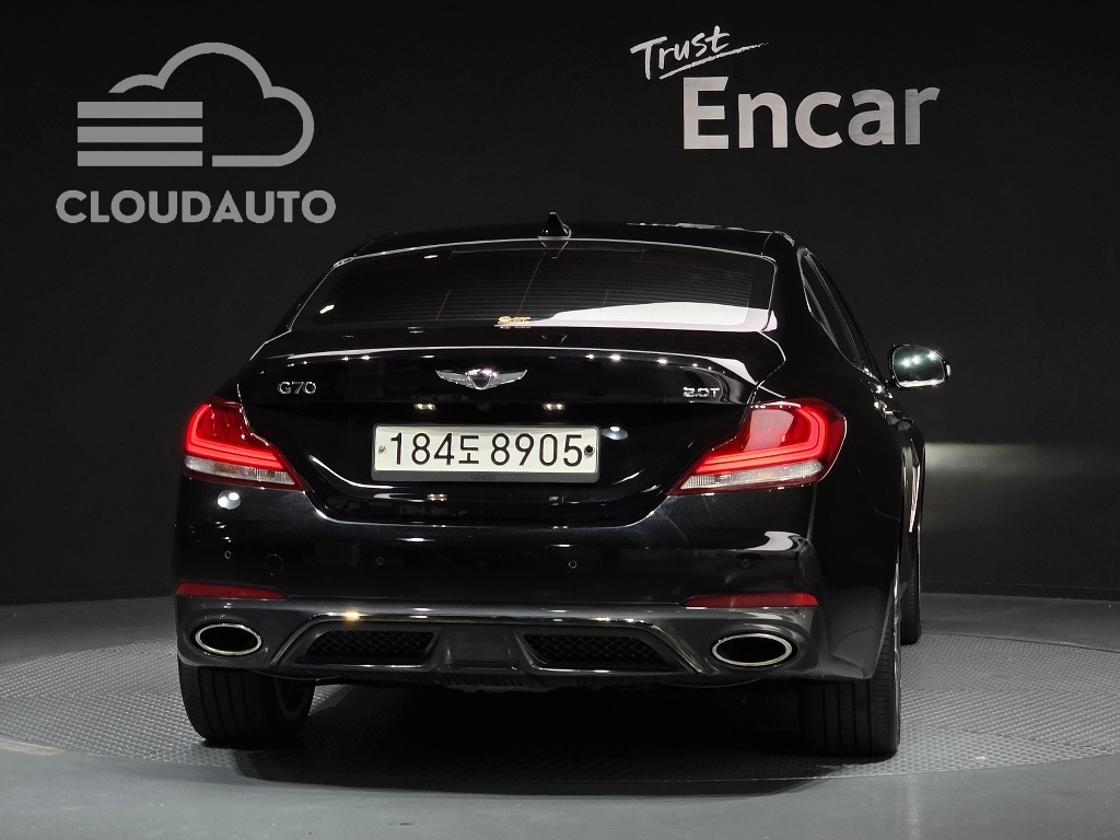 2020 Genesis G70 2.0T - Image 4