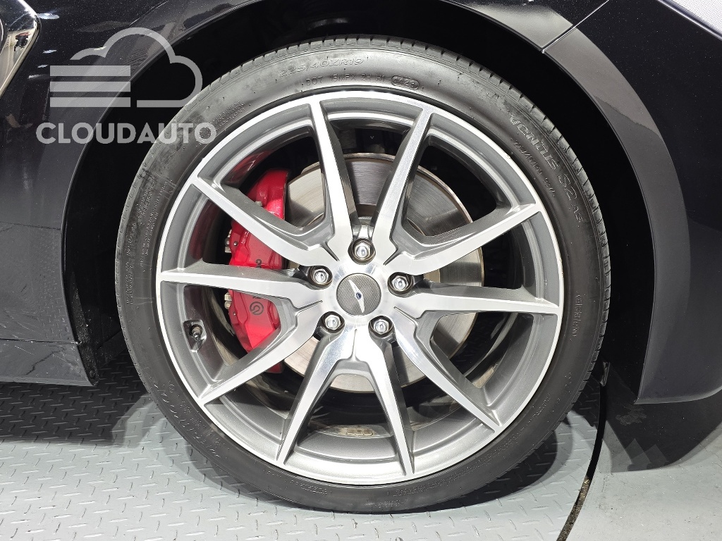 2020 Genesis G70 2.0T - Image 5