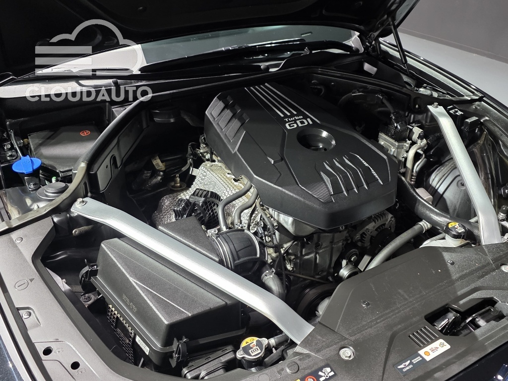 2020 Genesis G70 2.0T - Image 6