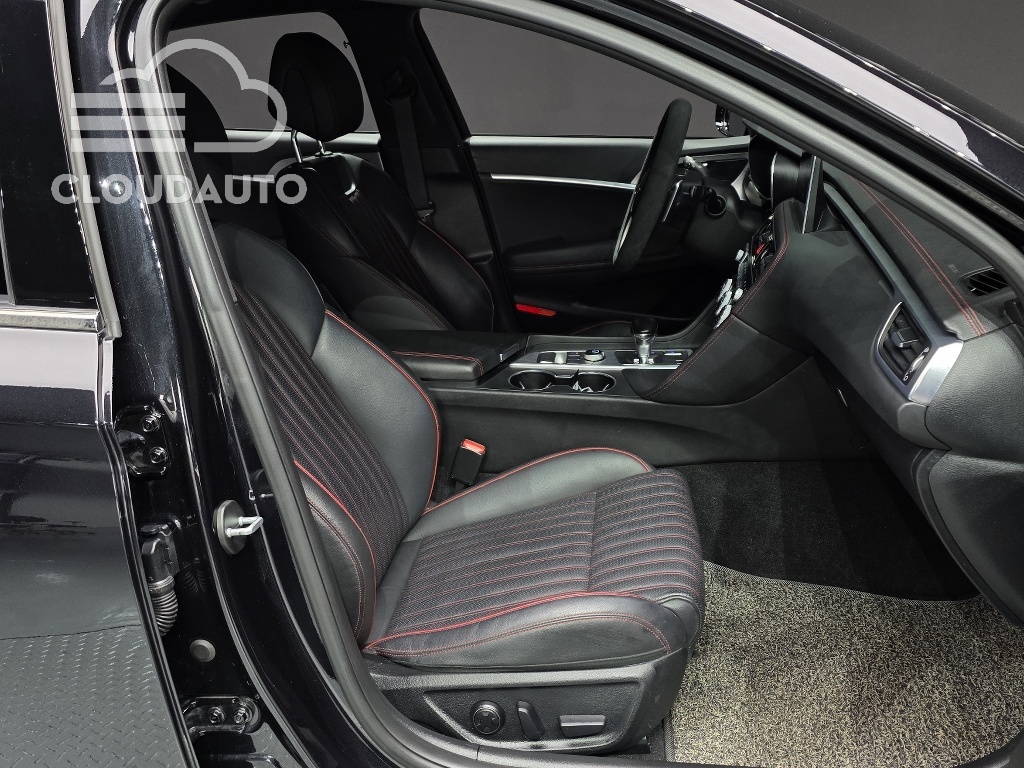 2020 Genesis G70 2.0T - Image 10