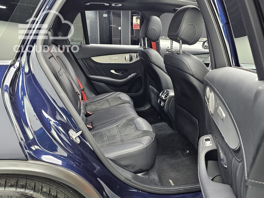 2019 Mercedes-Benz GLC AMG GLC63 4MATIC+ - Image 13