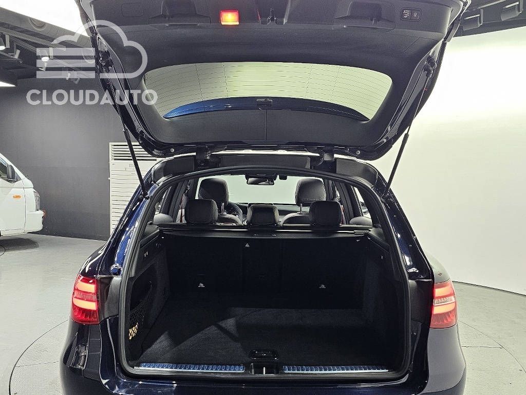 2019 Mercedes-Benz GLC AMG GLC63 4MATIC+ - Image 21