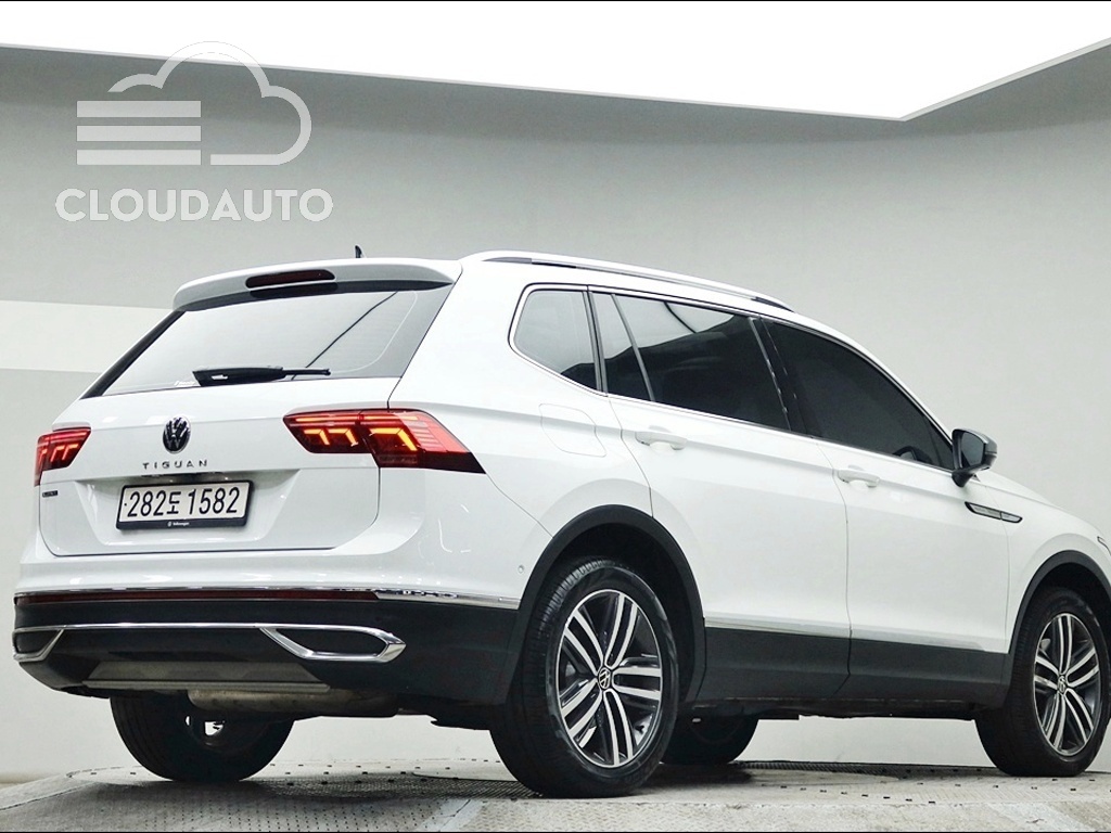 2023 Volkswagen Tiguan 2.0 TSI Prestige - Image 2