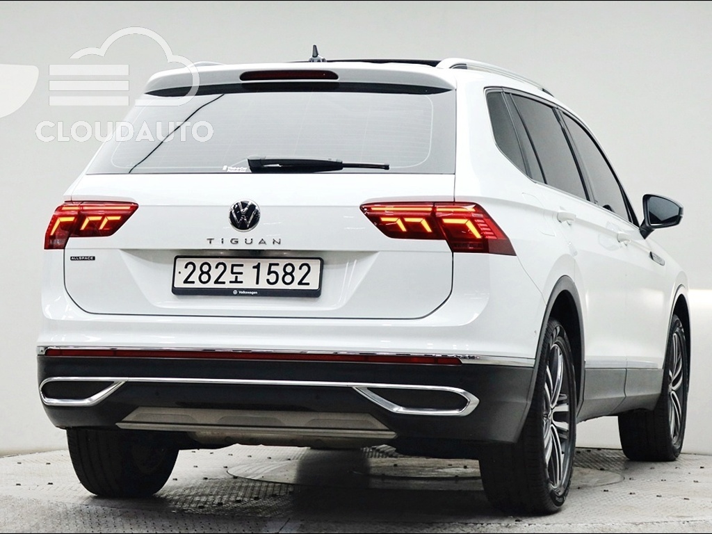 2023 Volkswagen Tiguan 2.0 TSI Prestige - Image 4