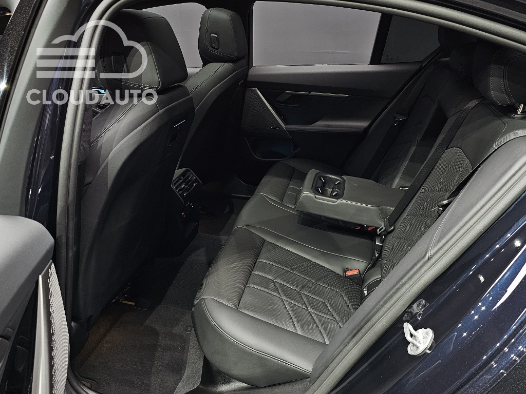 2025 BMW 5 Series 520i M Sports - Image 25