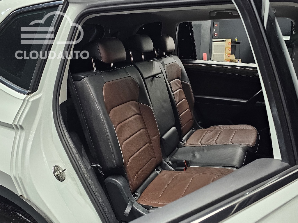 2023 Volkswagen Tiguan 2.0 TSI Prestige - Image 12