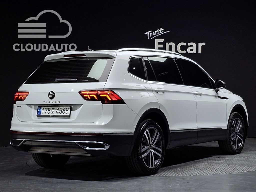 2023 Volkswagen Tiguan 2.0 TSI Prestige - Image 2