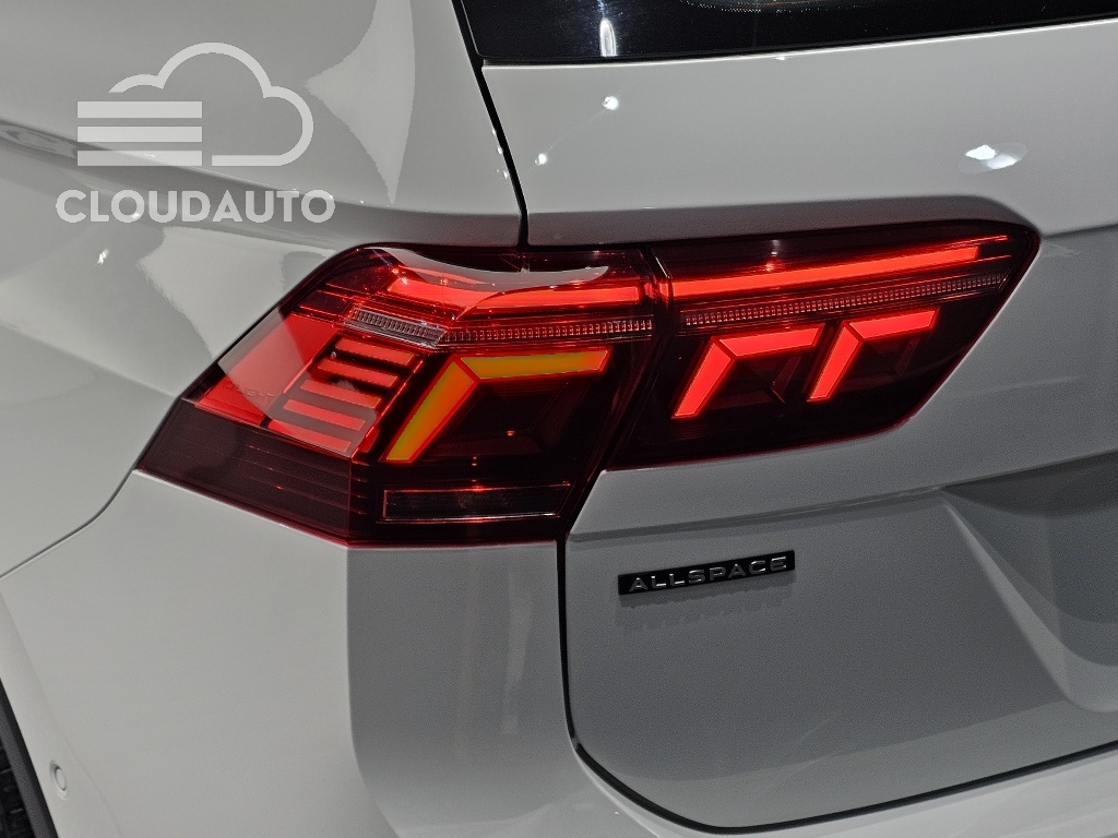2023 Volkswagen Tiguan 2.0 TSI Prestige - Image 23