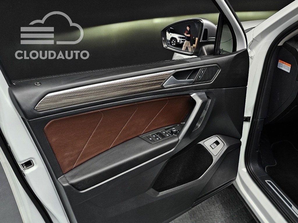 2023 Volkswagen Tiguan 2.0 TSI Prestige - Image 24