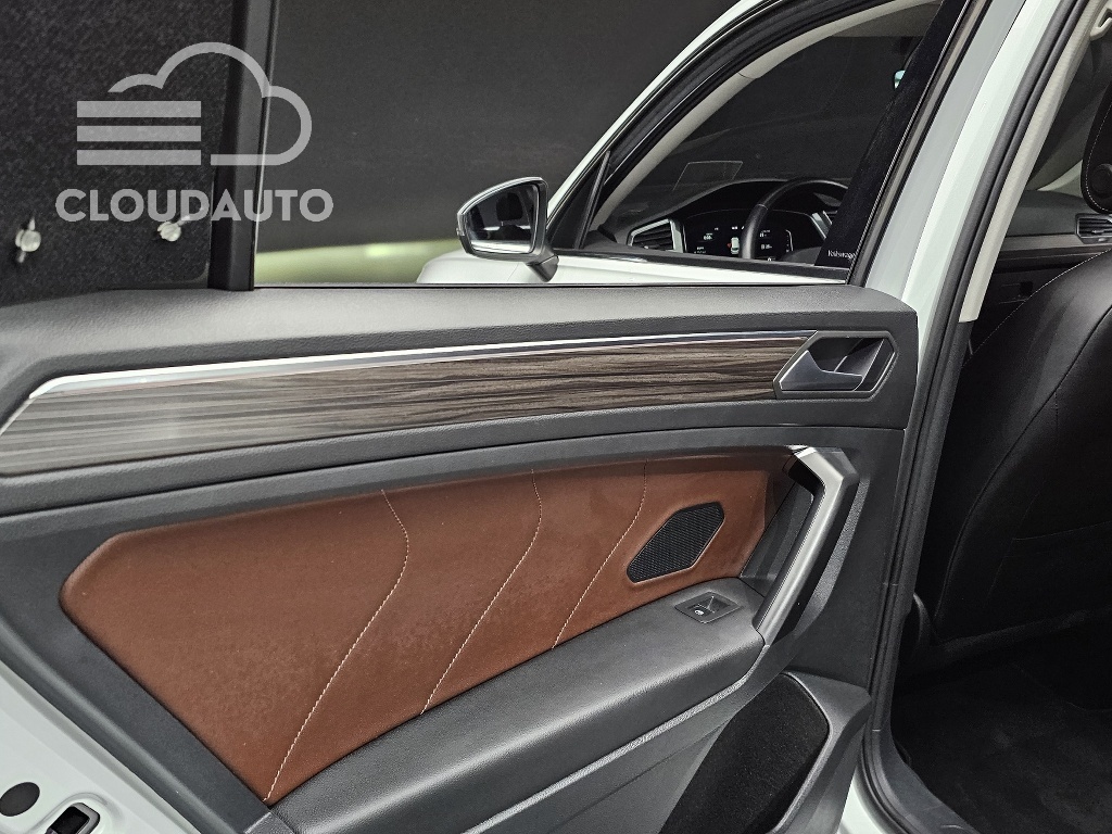2023 Volkswagen Tiguan 2.0 TSI Prestige - Image 25
