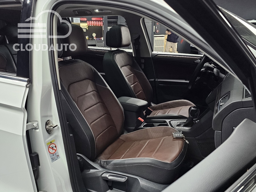 2023 Volkswagen Tiguan 2.0 TSI Prestige - Image 26