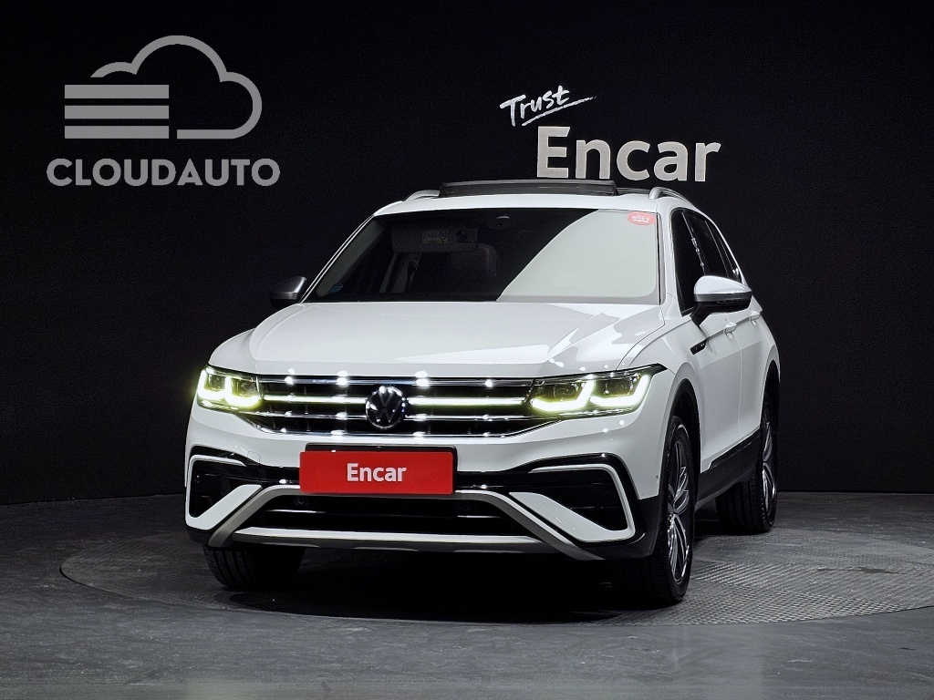 2023 Volkswagen Tiguan 2.0 TSI Prestige - Image 3